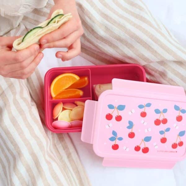 a-little-lovely-company-bento-box-kersen-sfeerbeeld.