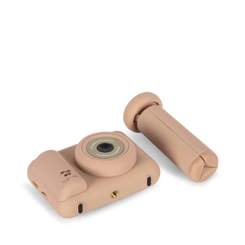 Konges Slojd My first camera - cherry 3 konges-slojd-my-first-camera-cherry-dicht.