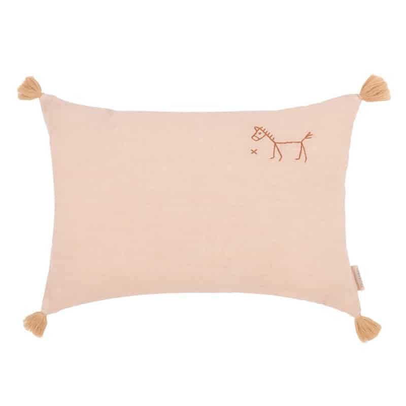 nobodinoz-linnen-rechthoekig-kussen-met-broderie-en-tassel-roze