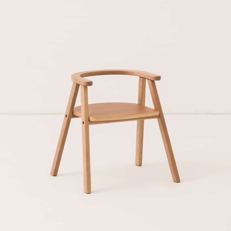 nobodinoz-growing-green-chair-naturel-schuin